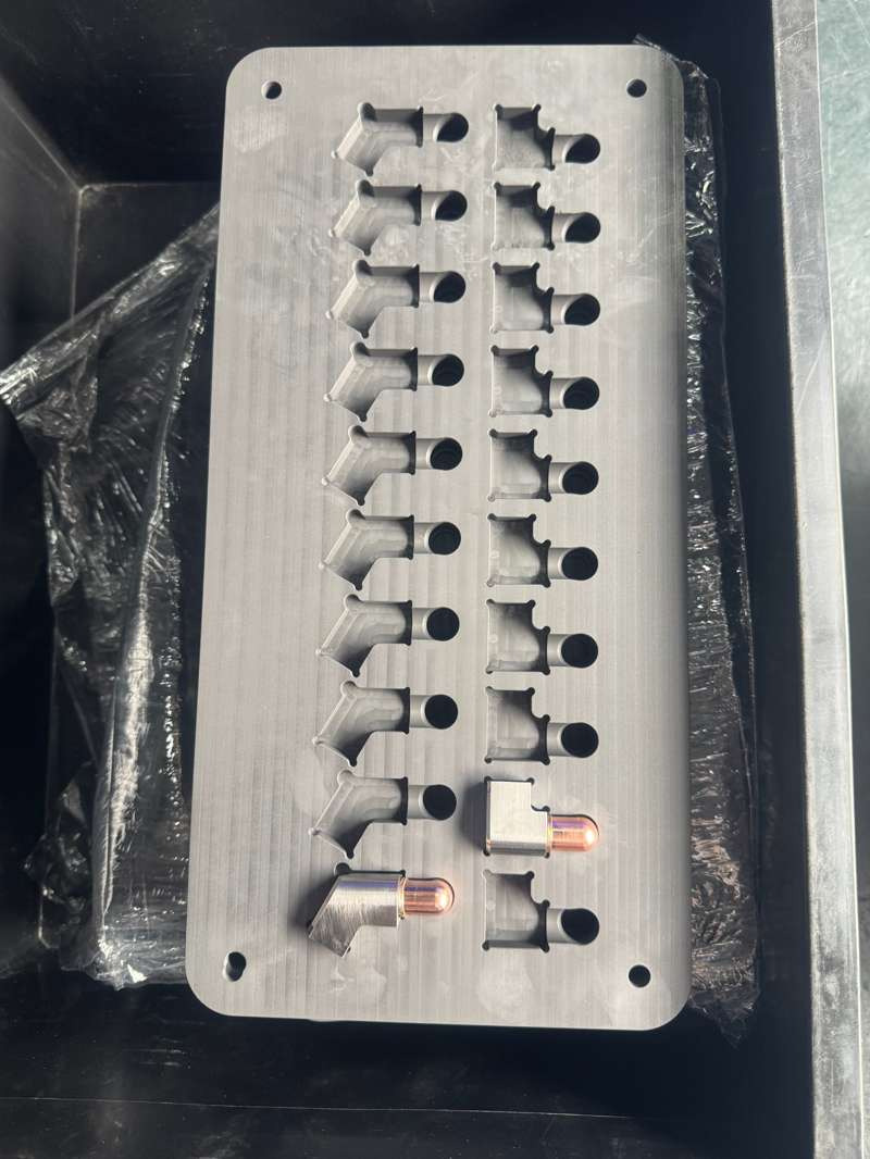 薄板的克星：cpu冷板石墨治具的防變形秘籍